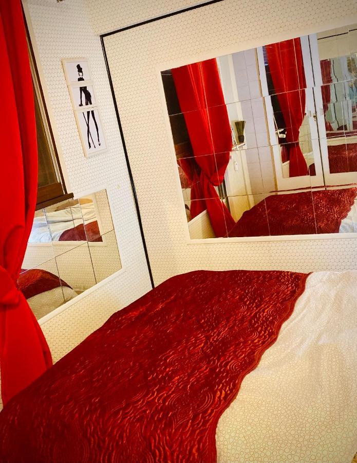 Appartement Au pied de la tour Eiffel Trocadéro à Paris Extérieur photo