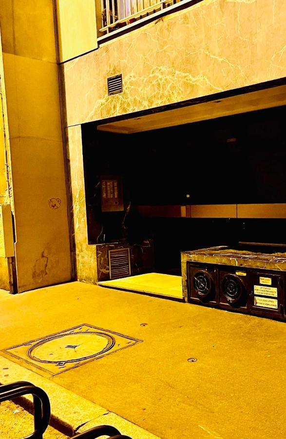 Appartement Au pied de la tour Eiffel Trocadéro à Paris Extérieur photo